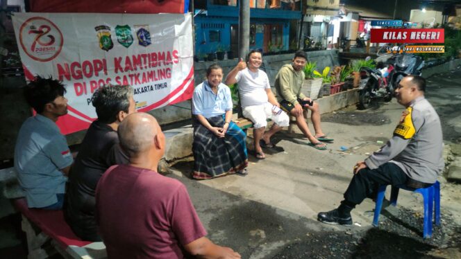 
Ngopi Kamtibmas, Polsek Makasar Perkuat Silaturahmi dan Sinergi dengan Warga RT 018/03