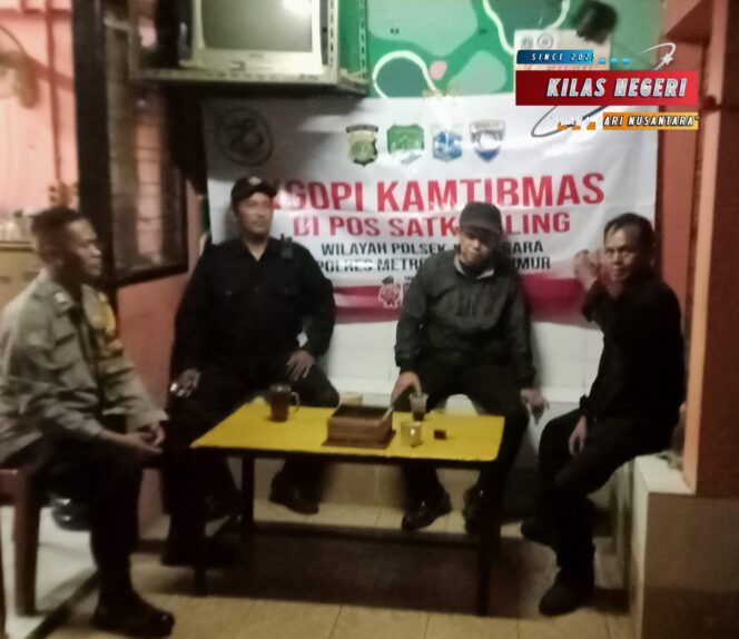 
Ngopi Kamtibmas di Cipinang Cempedak, Polisi Ajak Warga Bangkitkan Siskamling dan Waspada 3C