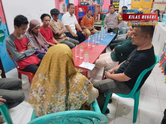 
Bhabinkamtibmas Palmeriam Gelar Sambang Dialogis dan Problem Solving Bersama RW, Bahas Isu Sosial dan Keamanan Warga