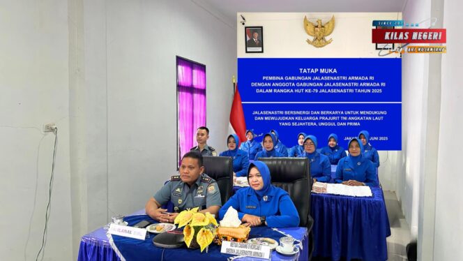 
Danlanal Simeulue Didampingi Ketua Jalasenastri Cabang 8 Korcab I DJA I Ikuti Tatap Muka Pembima Gabungan Jalasenastri Armada RI Melalui Vicon