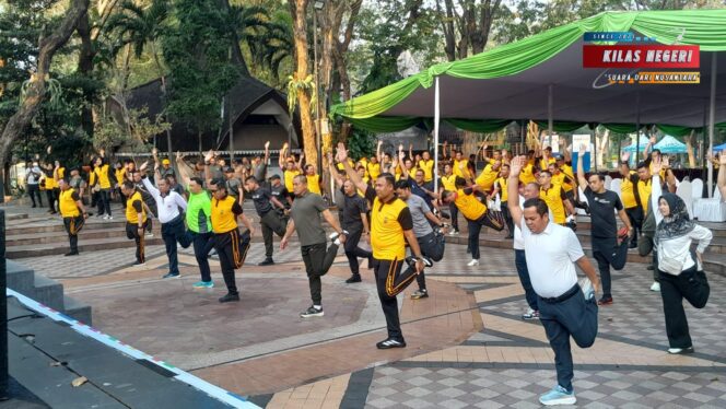 
Dandim 0502/Jakarta Utara Ikuti Olahraga Bersama Forkopimko Sambut HUT Bhayangkara ke-79