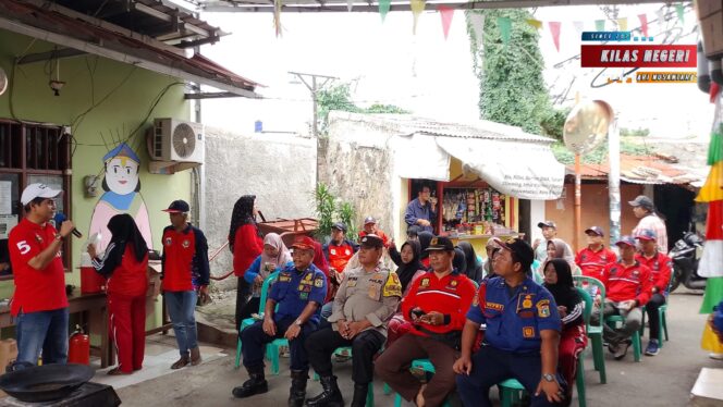 
Bhabinkamtibmas Kelurahan Pisangan Baru Hadiri Sosialisasi Bahaya Kebakaran, Dorong Kesadaran Warga Melalui Program Cooling System