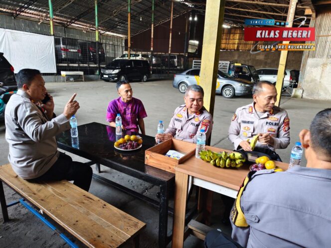 
Kapolsek Cakung Sambangi Tokoh Masyarakat di Penggilingan, Perkuat Sinergi dan Komitmen Jaga Kamtibmas