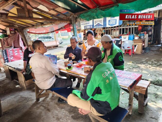 
Bhabinkamtibmas Sambangi Warga Penggilingan, Dorong Kesadaran Warga Cegah Tawuran dan Curanmor