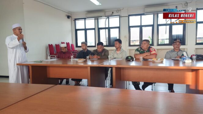 
Mediasi Penolakan Pendirian Rumah Doa di Pinang Ranti, Bhabinkamtibmas Turut Hadir Jaga Kondusivitas