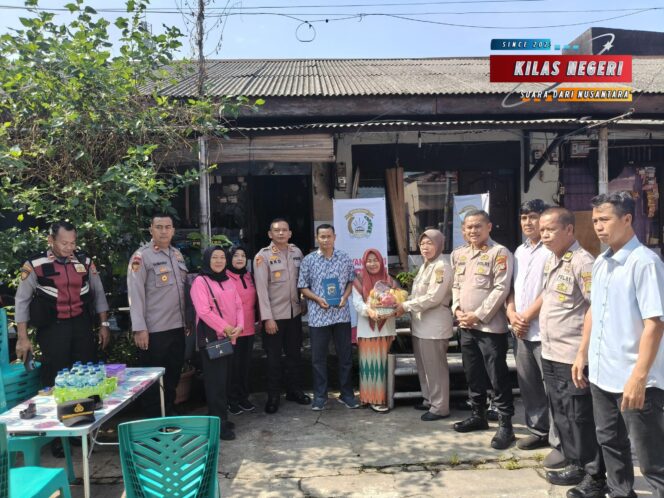 
Kabagops Polres Metro Jakarta Timur Laksanakan Anjangsana ke Rumah Anggota Sakit, Bentuk Kepedulian Polri yang Humanis