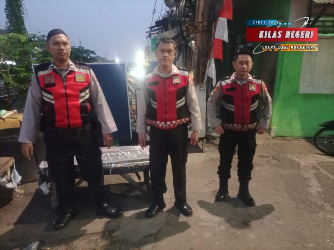 
Polsek Pulogadung Gelar Strong Point di Cipinang Jagal dan Jatinegara Kaum, Antisipasi Tawuran Warga