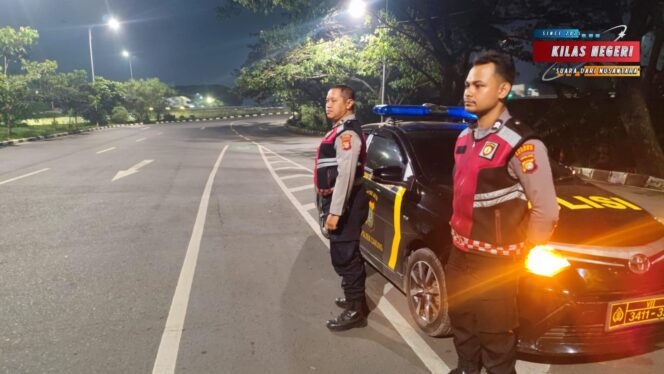 
Polsek Cakung Laksanakan Strong Point Dini Hari, Antisipasi Tawuran dan Gangguan Kamtibmas