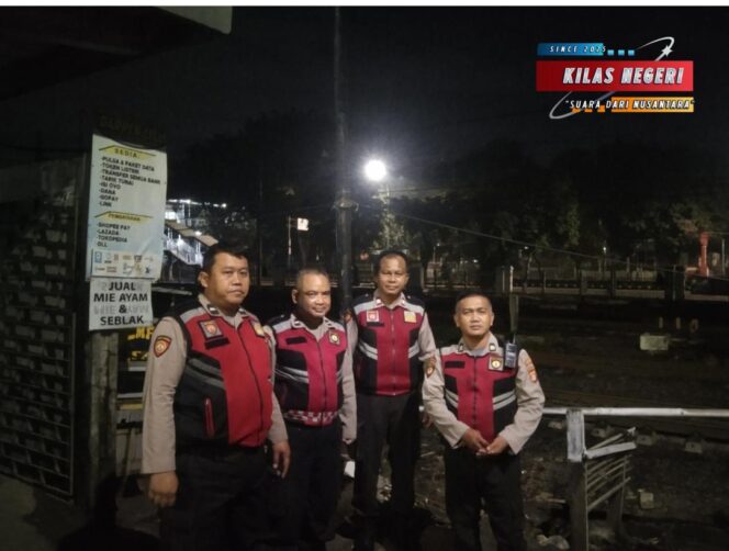 
Polsek Pulogadung Gelar Patroli Dialogis Antisipasi Tawuran di Cipinang Jagal