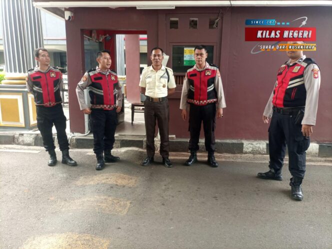 
Polsek Pulogadung Lakukan Patroli Dialogis dan Cooling System di Komplek Taman Berdikari Sentosa