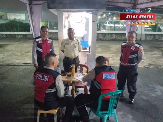 
Polsek Pulogadung Gelar Patroli Cooling System di Indogrosir, Antisipasi Gangguan Kamtibmas