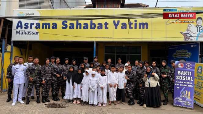 
Wujud Kepedulian Sosial, Satlinlamil 3 Bersama KRI Banjarmasin-592 Berbagi Dengan Anak Yatim Jelang HUT Ke-64 Kolinlamil