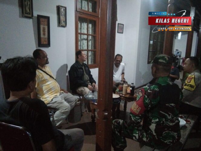 
Kapolsek Matraman Sambangi Tokoh Masyarakat RW 11 Utan Kayu Selatan, Perkuat Sinergi dan Sampaikan Pesan Kamtibmas