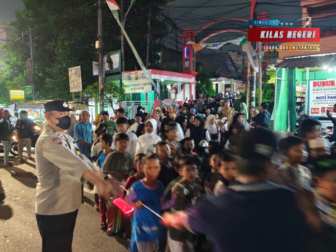
Polsek Cakung Kawal Peringatan 1 Muharram di Penggilingan, Pastikan Kegiatan Berjalan Aman dan Kondusif