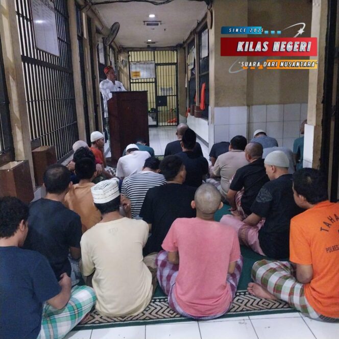 
Sholat Jum’at di Rutan Polres Metro Jakarta Timur Berjalan Khidmat dan Lancar