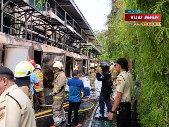 
Kebakaran Mesin Pendingin di Pabrik HokBen Ciracas, Polisi Pastikan Tak Ada Korban Jiwa