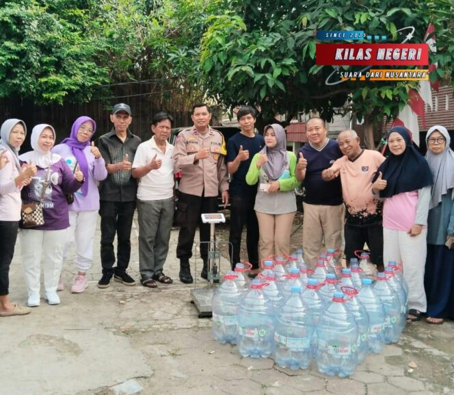 
Bhabinkamtibmas Palmeriam Dorong Pemberdayaan Warga Melalui Bank Sampah, Wujudkan Lingkungan Bersih dan Bernilai Ekonomi