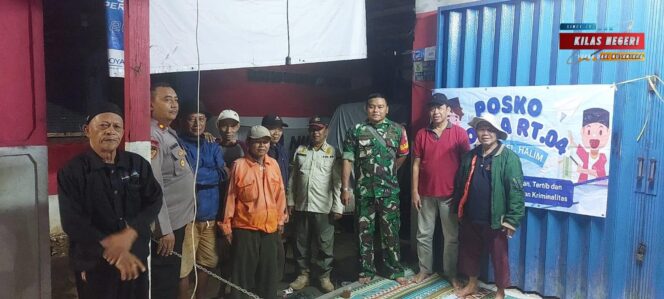
Kapolsek Makasar Sambangi Petugas Kamling RW 05 Halim, Dorong Lingkungan Aman dan Kondusif