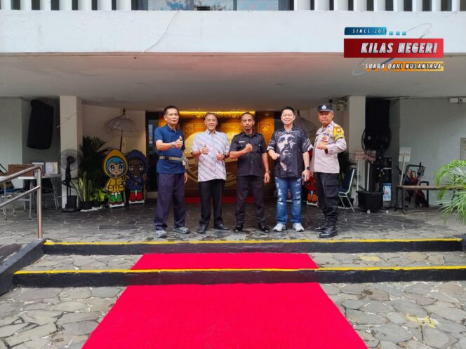 
Polsek Pulogadung Gelar Minggu Kasih di Gereja St. Bonaventura, Wujudkan Cooling System Demi Kerukunan