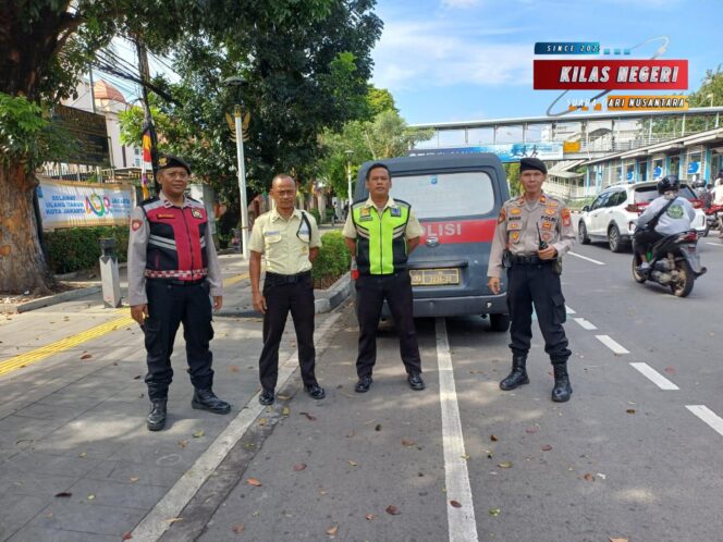 
Polsek Matraman Gelar Patroli Siang antisipasi kriminalitas dan kemacetan di sejumlah titik rawan