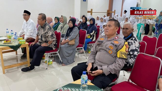 
Bhabinkamtibmas Hadiri Santunan Anak Yatim Di Yayasan Mutiara Qalbu, tekankan pentingnya kamtibmas dan semangat belajar