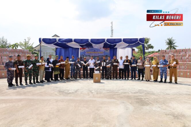 
TNI Angkatan Laut Berhasil Amankan Kapal Pengangkut Rokok Ilegal Senilai 97,9 Milyar Rupiah di Perairan Riau