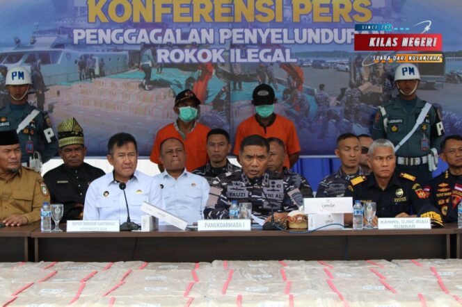 
Danlantamal I Hadiri Konfrensi Pers TNI AL Gagalkan Penyundupan Rokok Ilegal di Perairan Riau