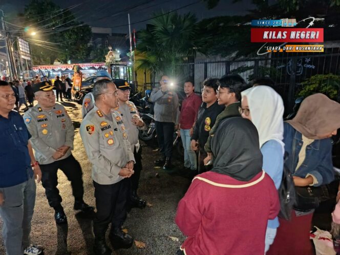 
Kapolres Metro Jaktim Pimpin Pemberangkatan 1.000 Warga Duren Sawit ke Monas Peringati HUT Bhayangkara ke-79