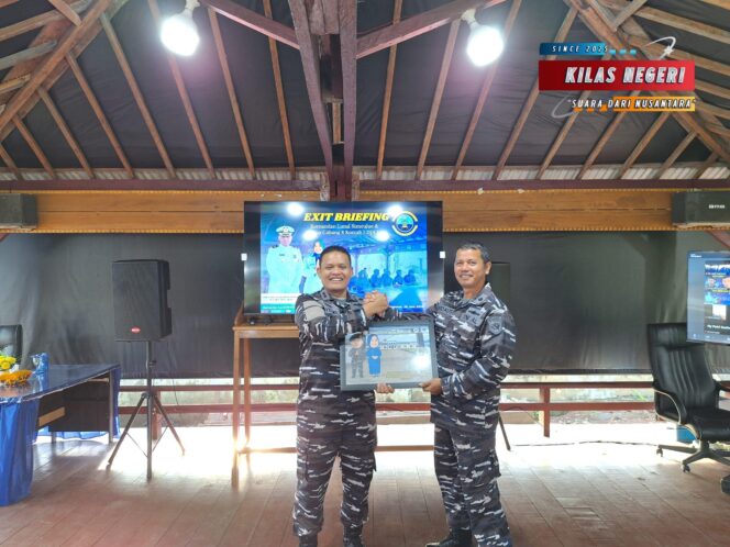 
Jelang Mengakhiri Masa Jabatan, Danlanal Simeulue Laksanakan Exit Briefing
