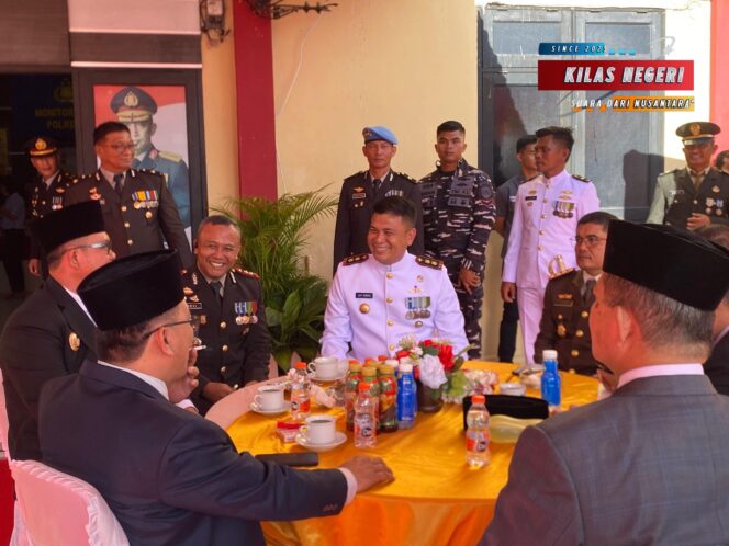 
Wujud Sinergitas TNI-Polri, Komandan Lanal Nias Hadiri HUT Ke-79 Polri Tahun 2025 di Polres Nias