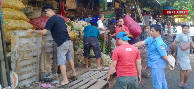 
Menata yang Kacau, Merapikan yang Rawan: Penertiban PKL di Pasar Induk Kramatjati Berjalan Humanis dan Kondusif