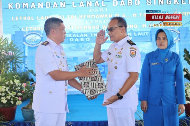 
Danlanal Bintan Hadiri Acara Serah Terima Jabatan Danlanal Dabo Singkep