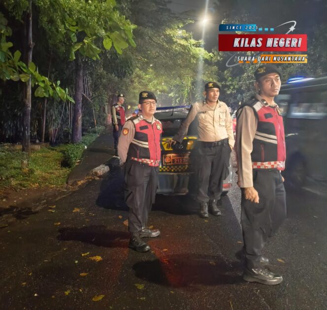 
Polsek Pasar Rebo Gelar Strong Point Dini Hari Antisipasi Tawuran dan Balapan Liar