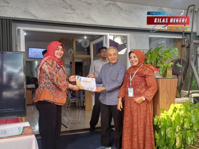 
Kapolsek Matraman Hadiri Khitan Gratis di Klinik Pratama Vini