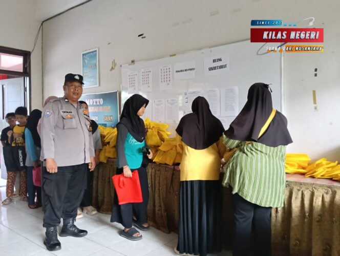 
Polsek Ciracas Amankan Pembagian Makanan Bergizi Gratis di Susukan