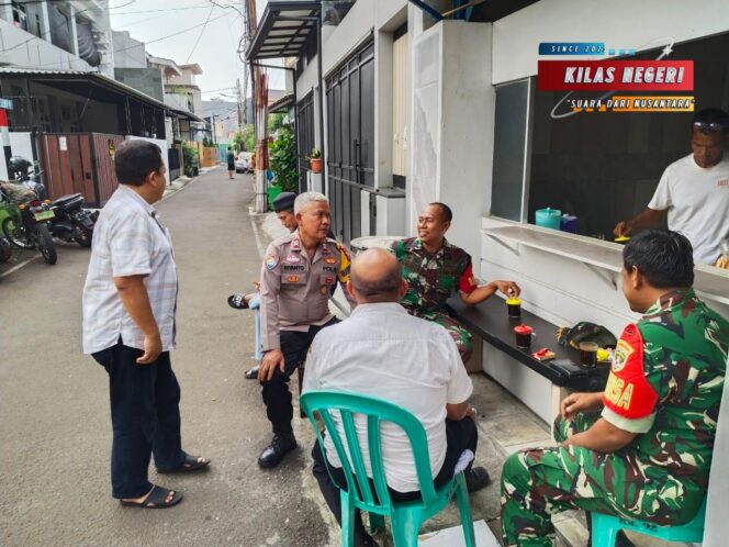 
Cegah Gangguan Kamtibmas, Polsek Pulogadung Turun ke Pemukiman