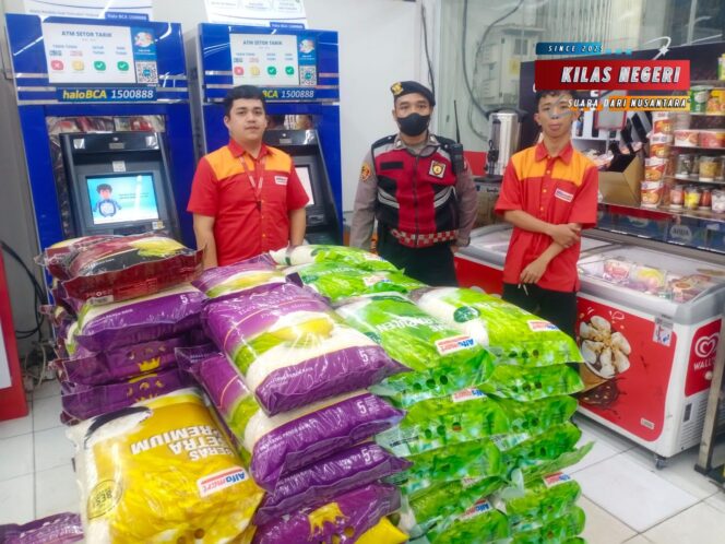 
Samapta Polsek Matraman Sambangi Karyawan Alfamart, Ajak Bersama Jaga Keamanan Lingkungan