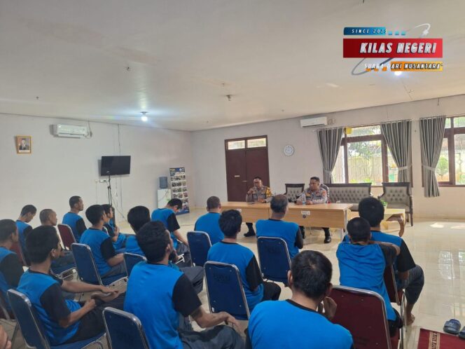 
Bhabinkamtibmas Kelurahan Ceger Sosialisasikan Kesadaran Hukum kepada Warga Binaan PSBK Harapan Jaya