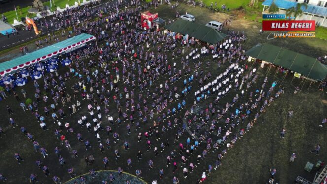 
Ribuan Warga Masyarakat Banjiri Mako Lantamal IX Ambon Semarakkan HUT Ke-72 Lantamal IX Ikuti Fun Bike dan Fun Walk