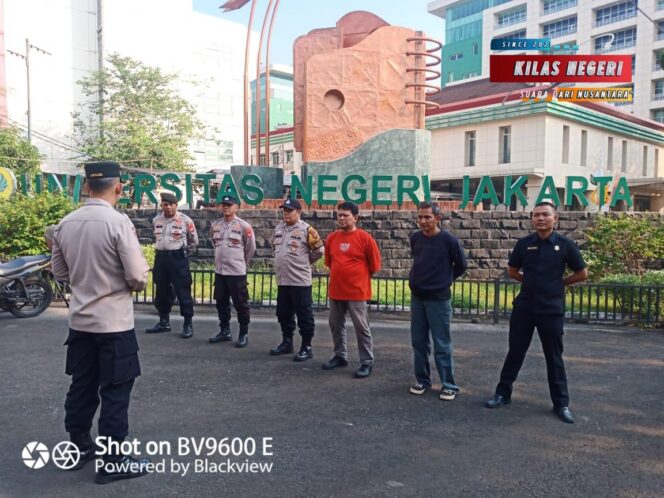 
Polsek Pulogadung Amankan Seminar Nasional Sejarah di UNJ: Menulis Sejarah, Membangun Bangsa