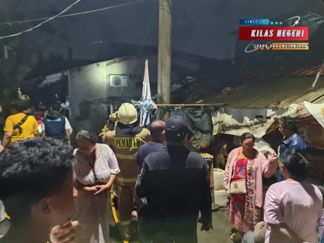 
Lima Rumah di Cililitan Terbakar, Diduga Akibat Korsleting Listrik