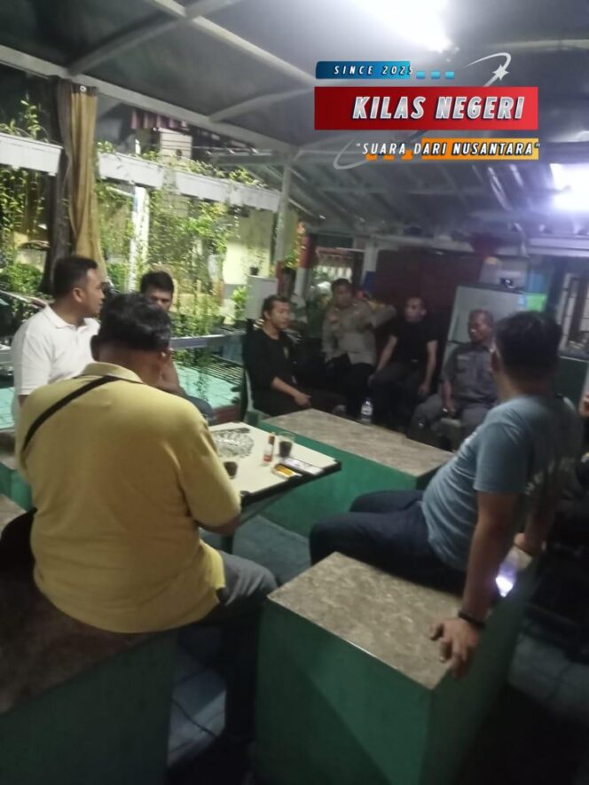 
BHABINKAMTIBMAS PONDOK KOPI SAMBANGI POS KAMLING RW 05, WUJUDKAN POLISI HUMANIS DEKAT DENGAN WARGA