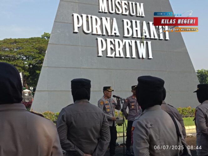 
POLSEK CIPAYUNG SIAGA AMANKAN PERINGATAN 10 MUHARAM DAN BAKTI SOSIAL LKAB DI TMII