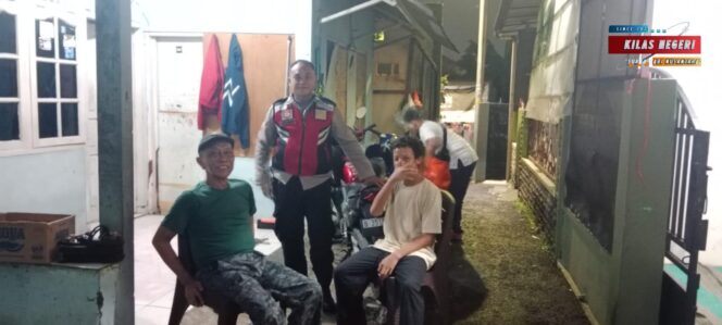 
Unit Samapta Polsek Ciracas Laksanakan Patroli Dini Hari, Antisipasi Tawuran dan Kejahatan Jalanan
