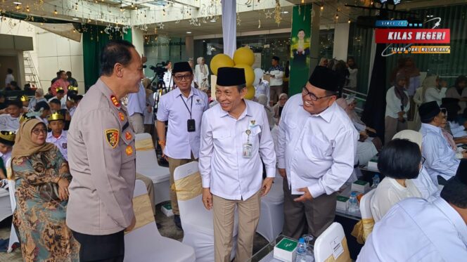
Kapolsek Matraman Hadiri Penyaluran Bantuan 25.000 Seragam Sekolah dalam Program Lebaran Yatim BAZNAS