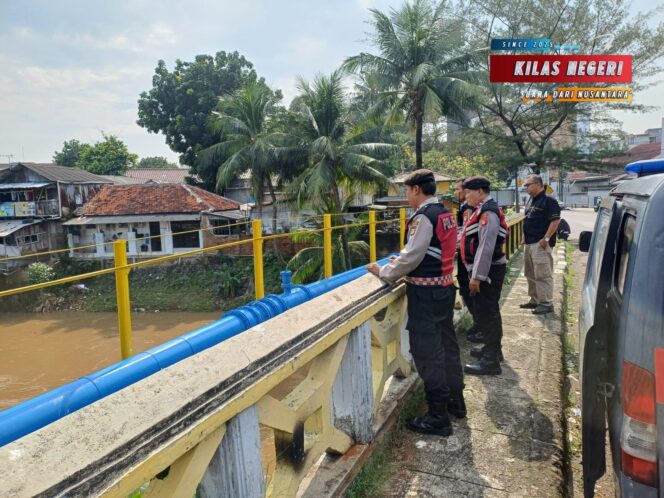
Cek Langsung ke Lapangan, Polsek Matraman Pastikan Situasi Aman dari Genangan dan Banjir