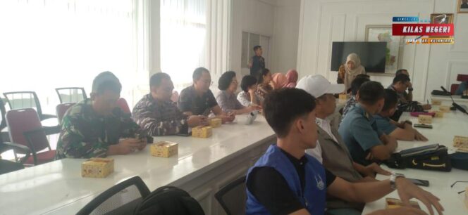 
TNI AL Lanal Bandung Hadiri Rakor Jelang Bakti Kesehatan Dalam Rangka Hari Anak Nasional Tahun 2025 di Cianjur