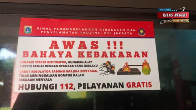 
Bhabinkamtibmas Kelapa Dua Wetan Sosialisasi Bahaya Kebakaran dan Kamtibmas ke Warga RW 01