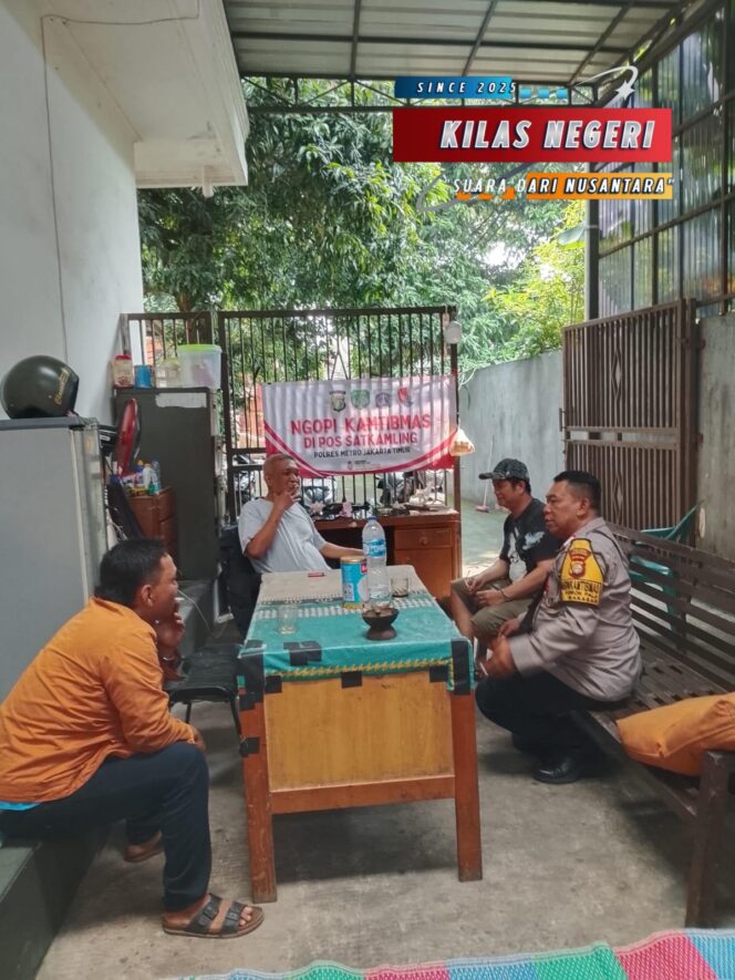 
Ngopi Kamtibmas di Kebon Pala, Polsek Makasar Perkuat Sinergi dengan Warga Jaga Keamanan Lingkungan