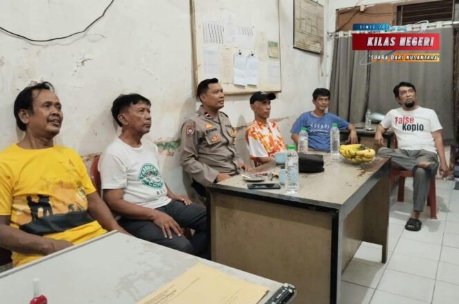 
Peduli Masalah Sosial, Polisi Sambangi Warga RW 02 Palmeriam dan Tampung Langsung Keluhan Masyarakat